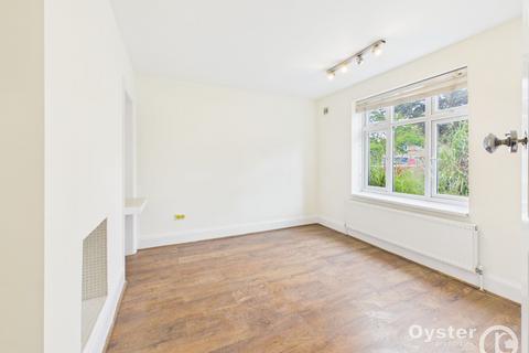 2 bedroom flat to rent, Whittington Way, Pinner, HA5