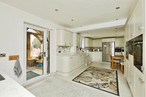 4 bedroom detached house for sale, Station Road, Misson, Doncaster