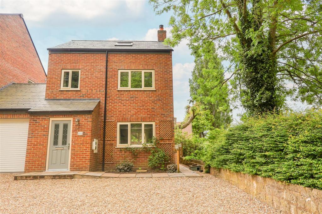 3 bedroom link detached house for sale