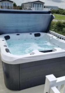 2 bedroom holiday lodge for sale, Hendra Croft, Goonhaven TR8