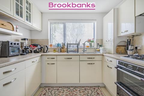 4 bedroom semi-detached house for sale, Worcester Drive, Swanley, BR8 8FF