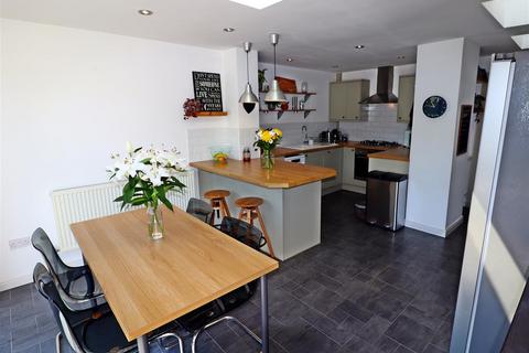 3 bedroom house to rent, Glamorgan Street, Cardiff CF5