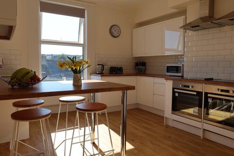 6 bedroom house share to rent, 54 Connaught Avenue