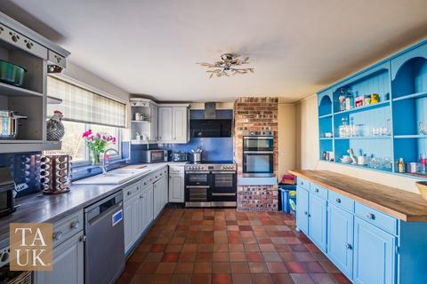 4 bedroom farm house for sale, Llantrisant, Holyhead, LL65