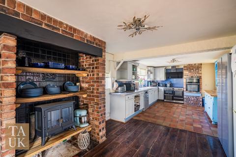 4 bedroom farm house for sale, Llantrisant, Holyhead, LL65