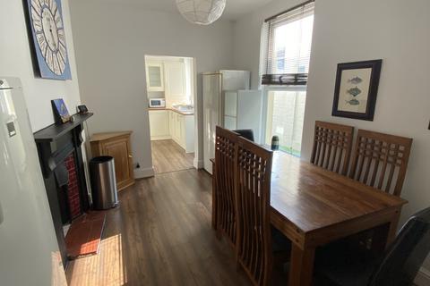 4 bedroom house share to rent, 32 Eton Place