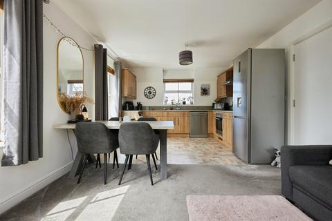 2 bedroom flat for sale, Pilgrims Way, Laverstock, Salisbury