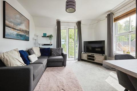 2 bedroom flat for sale, Pilgrims Way, Laverstock, Salisbury