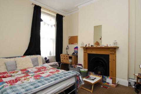 4 bedroom house share to rent, 19 Lipson Avenue