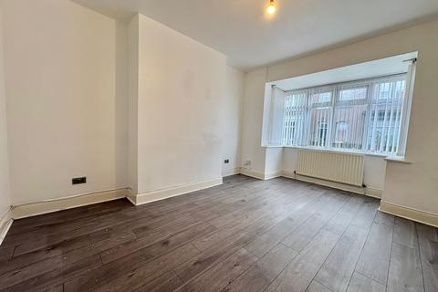 2 bedroom flat to rent, 82, Thompson Road SR5