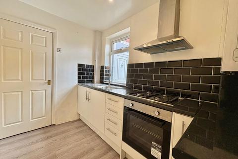 2 bedroom flat to rent, 82, Thompson Road SR5