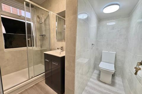 2 bedroom flat to rent, 82, Thompson Road SR5