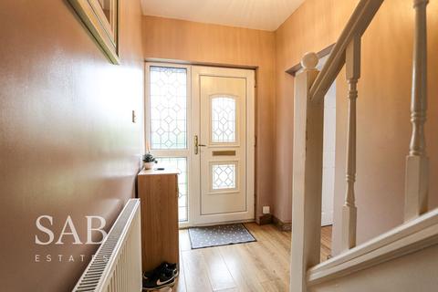 4 bedroom semi-detached house to rent, Neal Avenue, Southall, UB1
