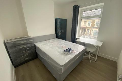 5 bedroom house to rent, Strathnairn Street, CARDIFF
