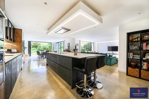 5 bedroom detached house for sale, Pyket Way, Weston Favell Village, Northampton, Northamptonshire, NN3