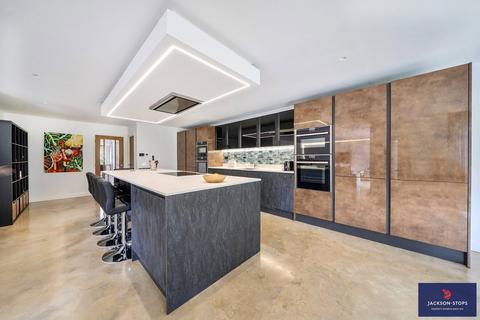 5 bedroom detached house for sale, Pyket Way, Weston Favell Village, Northampton, Northamptonshire, NN3