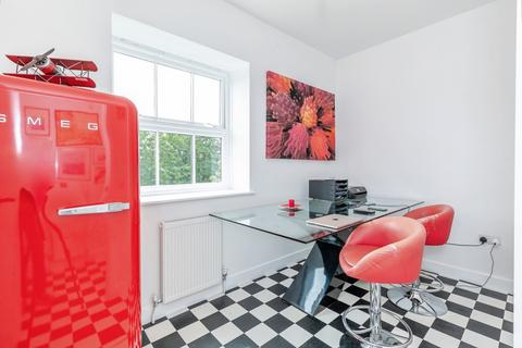 2 bedroom flat for sale, Crow Lane, Rochester, ME1