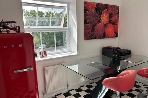 2 bedroom flat for sale, Crow Lane, Rochester, ME1
