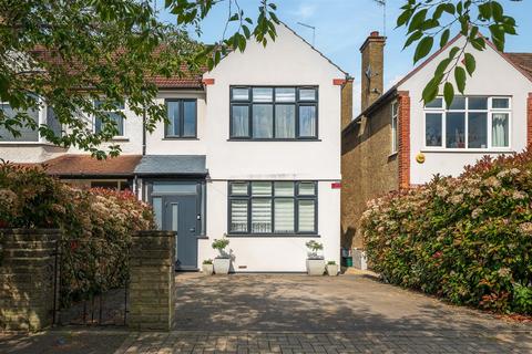 Queen Anne Avenue, Bromley, BR2