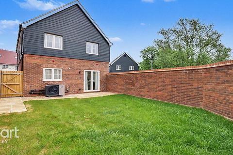 3 bedroom detached house for sale, Molyneaux Avenue, Bovingdon Village