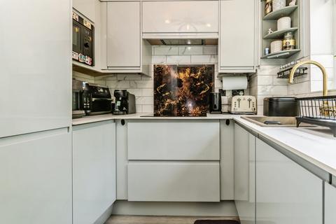 1 bedroom flat for sale, Stafford Road, Caterham, Surrey, CR3