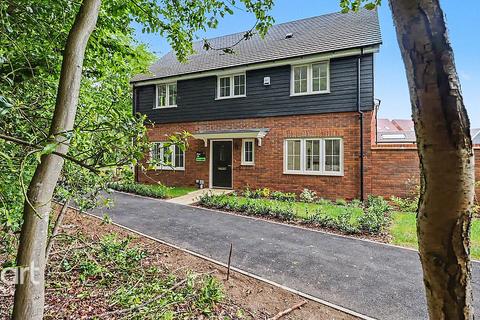 3 bedroom detached house for sale, Molyneaux Avenue, Bovingdon Village