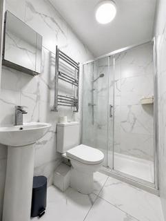 Studio to rent, New North Road