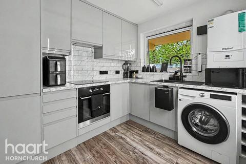 1 bedroom apartment to rent, Hamilton Drive, ROMFORD