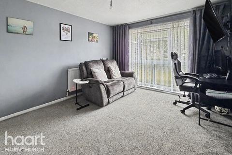 1 bedroom apartment to rent, Hamilton Drive, ROMFORD