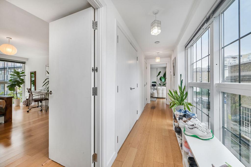 Apartment in London, York Road Estate, Battersea - More
