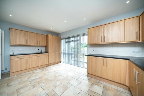 3 bedroom bungalow to rent, Pednor Road, CHESHAM