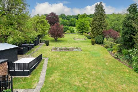 3 bedroom bungalow to rent, Pednor Road, CHESHAM