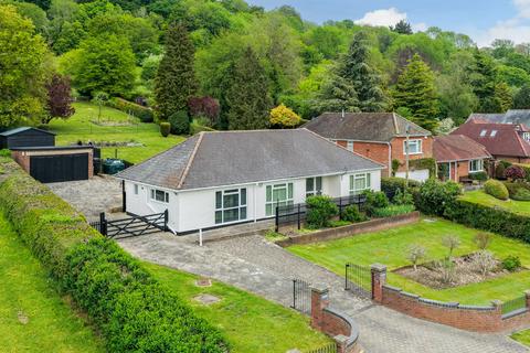 3 bedroom bungalow to rent, Pednor Road, CHESHAM