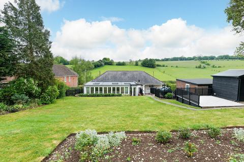 3 bedroom bungalow to rent, Pednor Road, CHESHAM