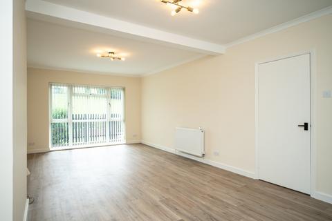 3 bedroom bungalow to rent, Pednor Road, CHESHAM