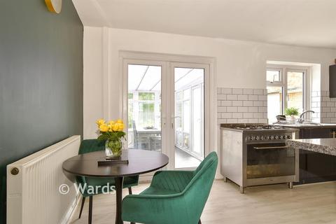 2 bedroom end of terrace house for sale, Silverweed Road, Chatham ME5