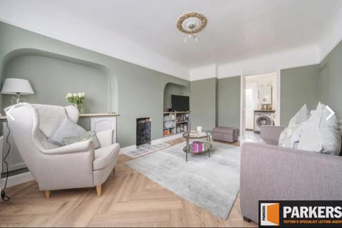 3 bedroom terraced house to rent, Sycamore Road, Close General Hospital