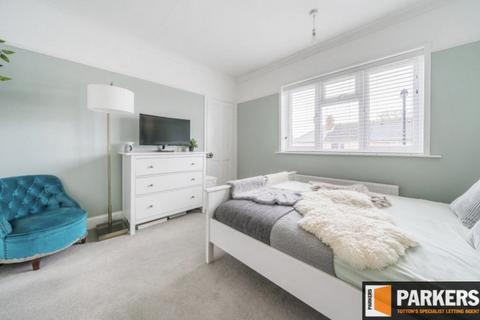3 bedroom terraced house to rent, Sycamore Road, Close General Hospital