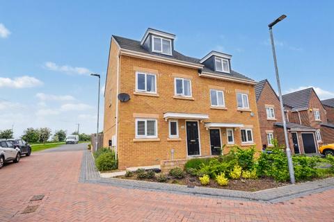3 bedroom semi-detached house for sale, Needle Close, Wakefield, West Yorkshire
