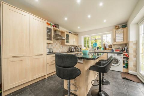 3 bedroom end of terrace house for sale, Longford Close, Hampton TW12
