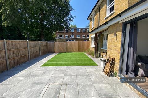2 bedroom maisonette to rent, Warham Road, South Croydon East Croydon, Victoria, Purley,, CR2