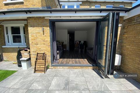 2 bedroom maisonette to rent, Warham Road, South Croydon East Croydon, Victoria, Purley,, CR2