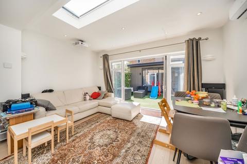 3 bedroom semi-detached house for sale, Swaledale Close, London N11
