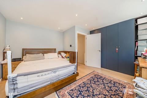 3 bedroom semi-detached house for sale, Swaledale Close, London N11