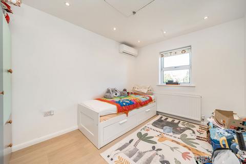 3 bedroom semi-detached house for sale, Swaledale Close, London N11