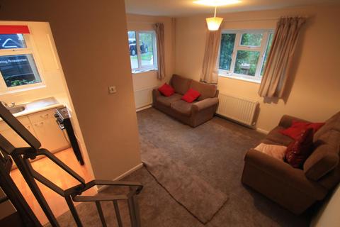 1 bedroom semi-detached house to rent, Albury Close, LUTON, LU3
