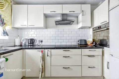 2 bedroom end of terrace house for sale, Church Lane, London
