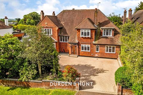Traps Hill, Loughton, IG10