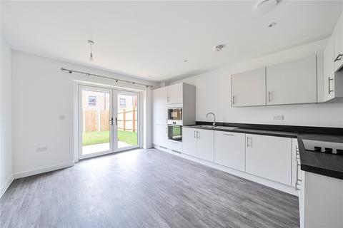 3 bedroom terraced house to rent, Mistletoe Road, Houghton Regis, Dunstable, LU5