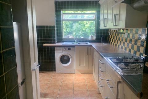 3 bedroom semi-detached house to rent, Bradley Road, Luton LU4